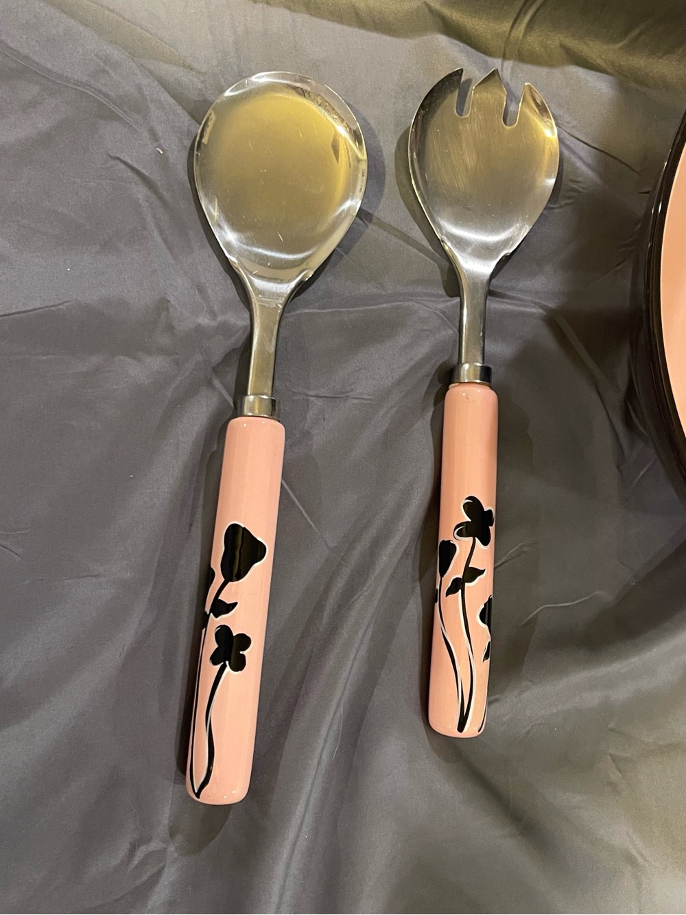 Mary Kay Pink and Black Floral Serving Bowl with Matching Salad Servers - Picture 4 of 7